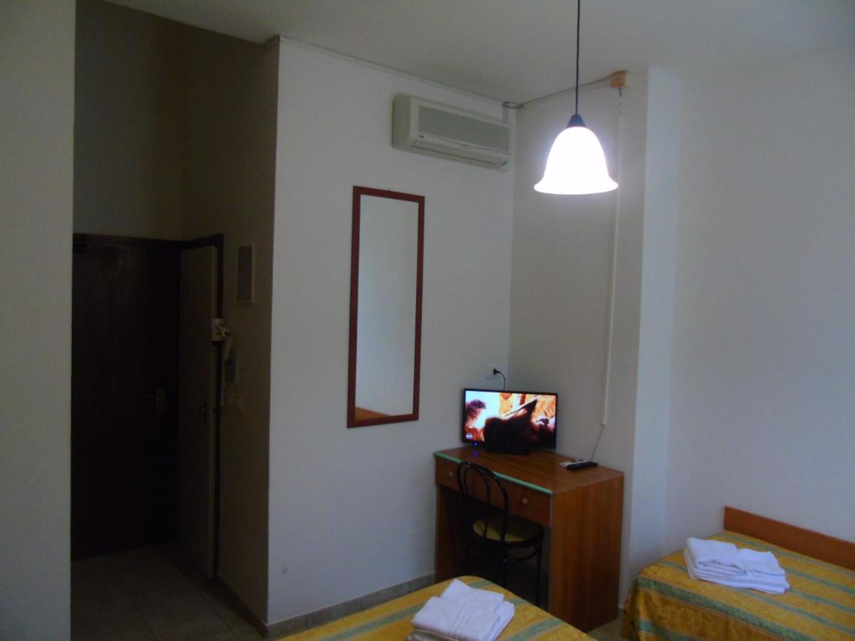 Hotel Zeus Lido Di Classe Room Only Екстер'єр фото