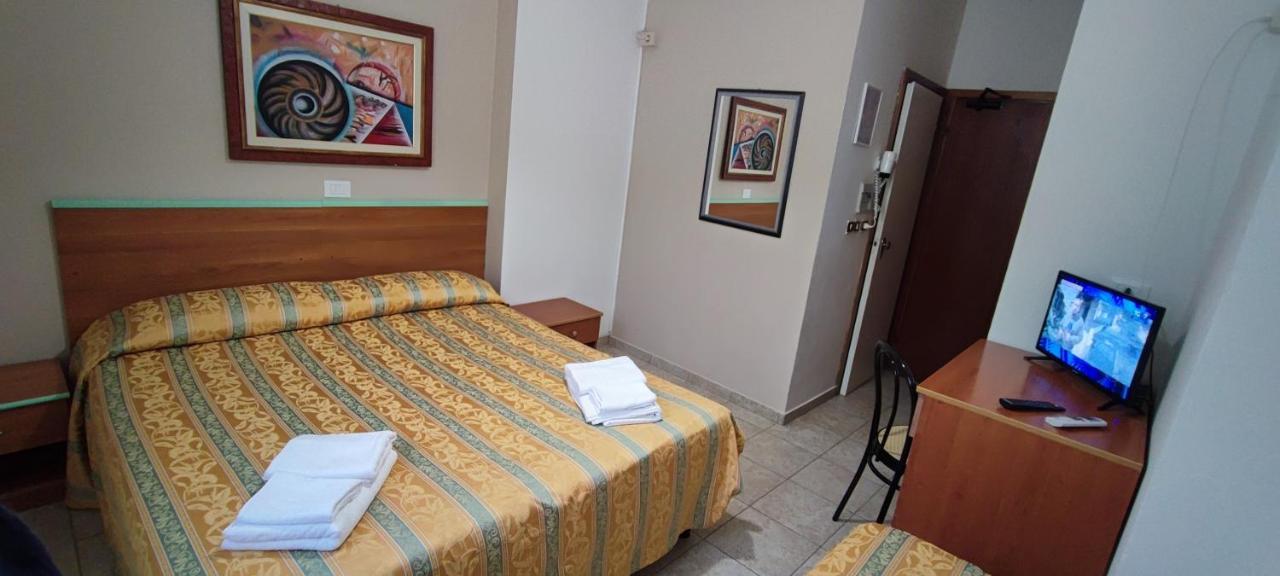 Hotel Zeus Lido Di Classe Room Only Екстер'єр фото