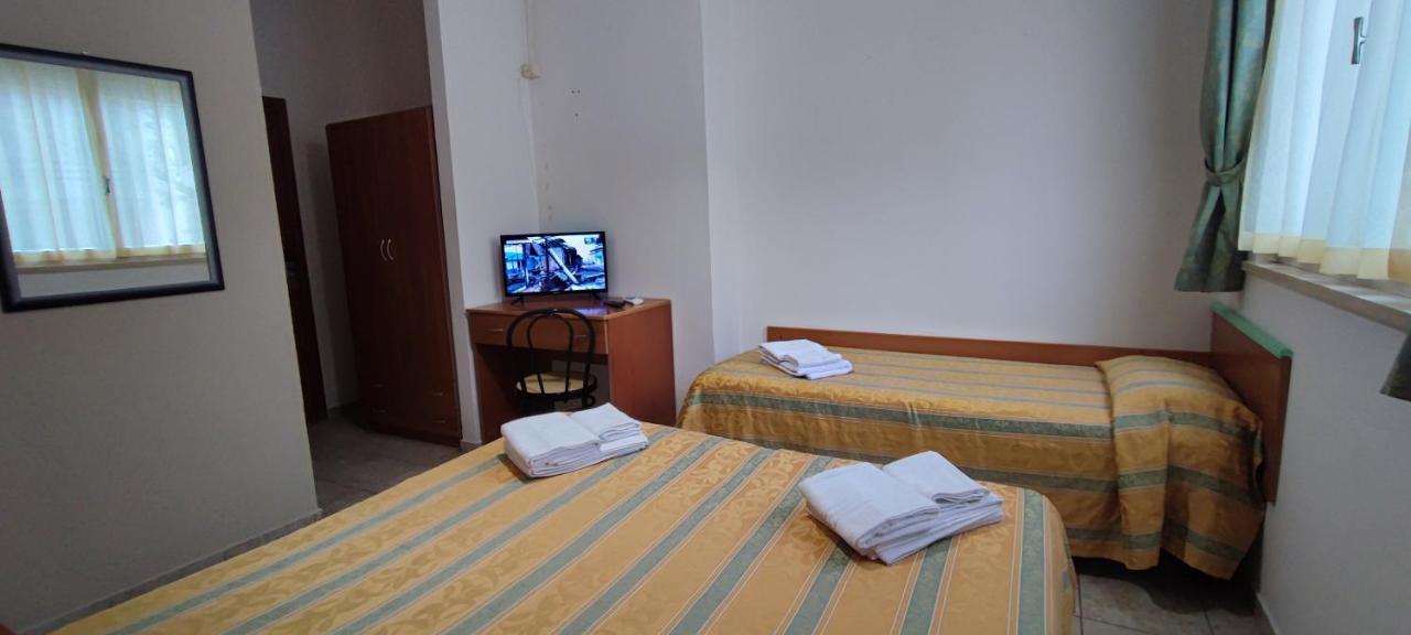 Hotel Zeus Lido Di Classe Room Only Екстер'єр фото