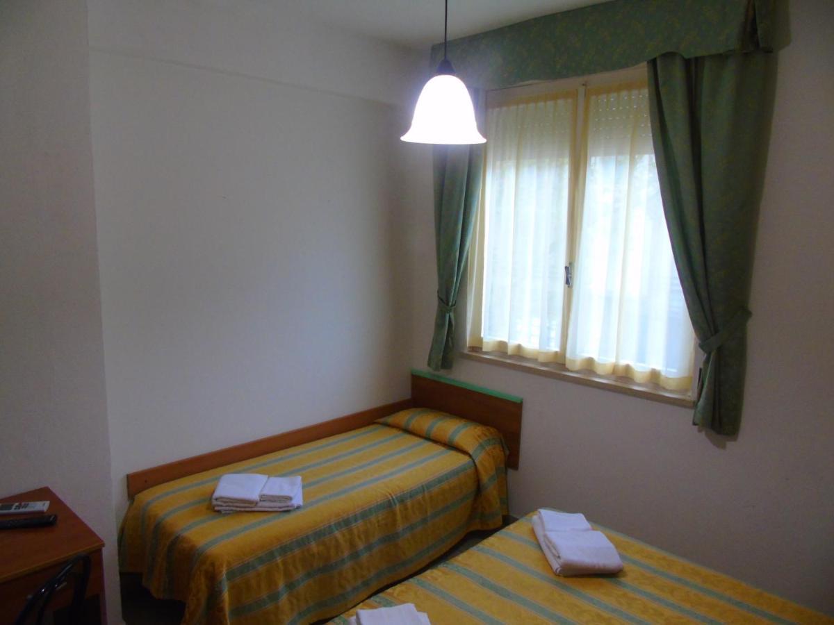 Hotel Zeus Lido Di Classe Room Only Екстер'єр фото
