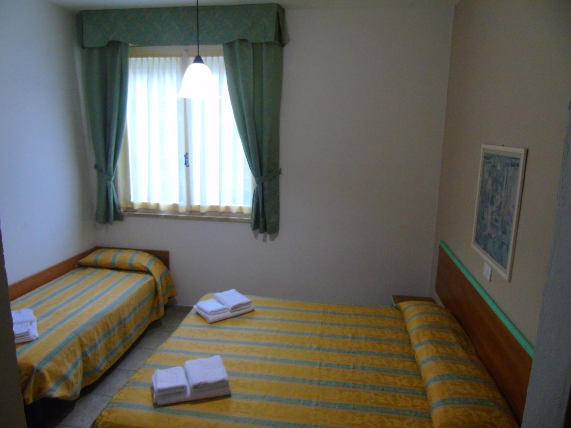 Hotel Zeus Lido Di Classe Room Only Екстер'єр фото